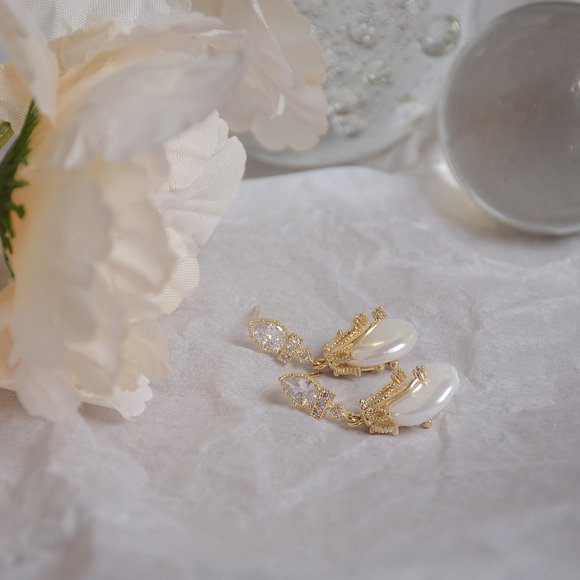 NEW 14K Gold Plated Fresh Water Pearl Diamond Bow Knot Earrings - Picture 3 of 4